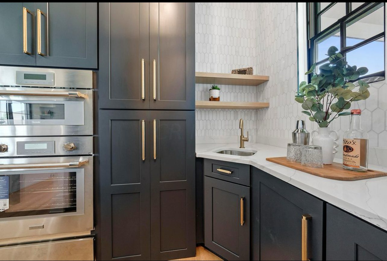 Butler pantry by Three A Homes